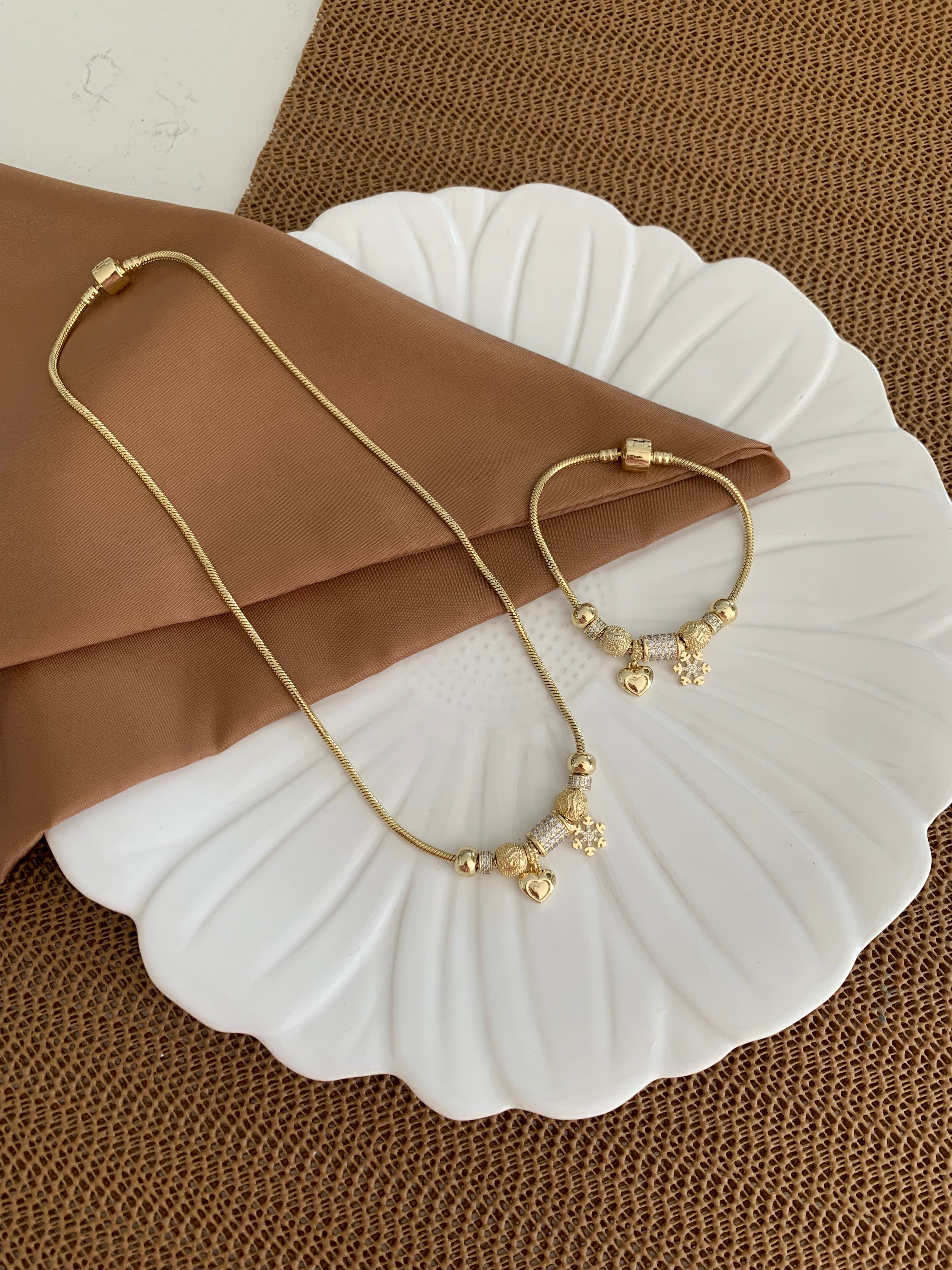 Vip Gold Zirkon Taş Biyeli Kar Tanesi Charm Kolye Bileklik Set 