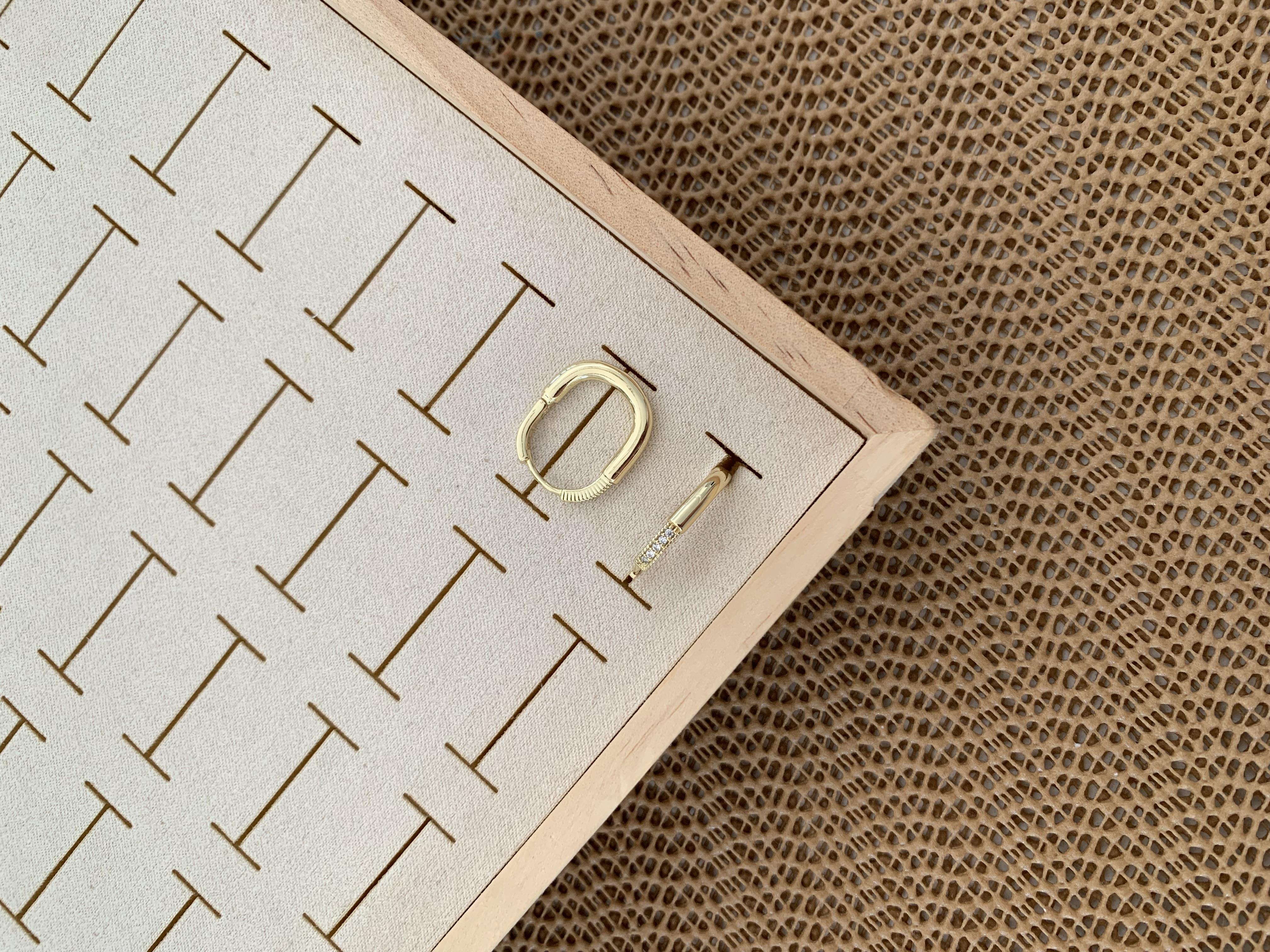 Vip Gold Zirkon Taş Detaylı Dikdörtgen Küpe