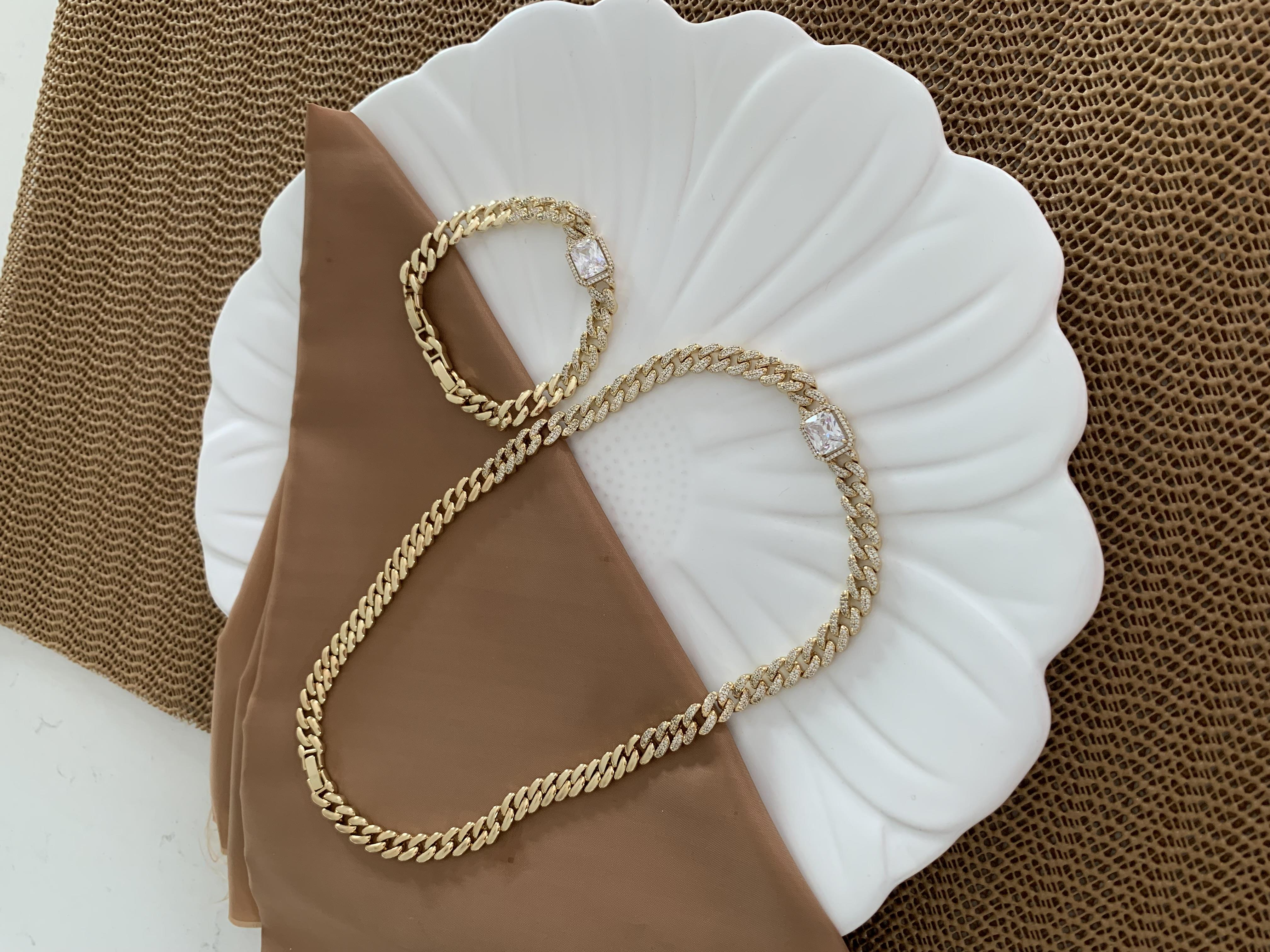 Vip Gold Zirkon Taş Klasik Zincirli Kare Baget Taş Gurmet Bileklik Set Kolye