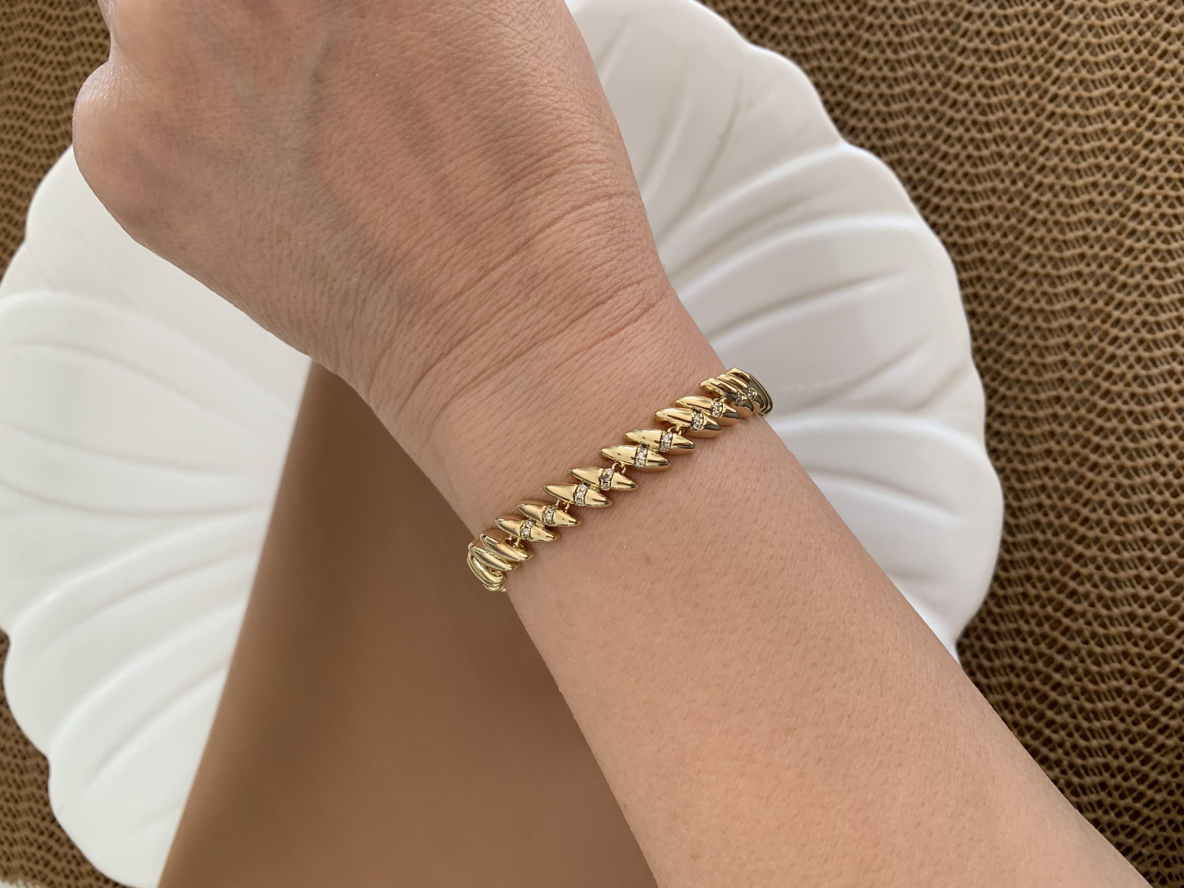 Vip Gold Zirkon Taşlı Badem Sıralı Bileklik
