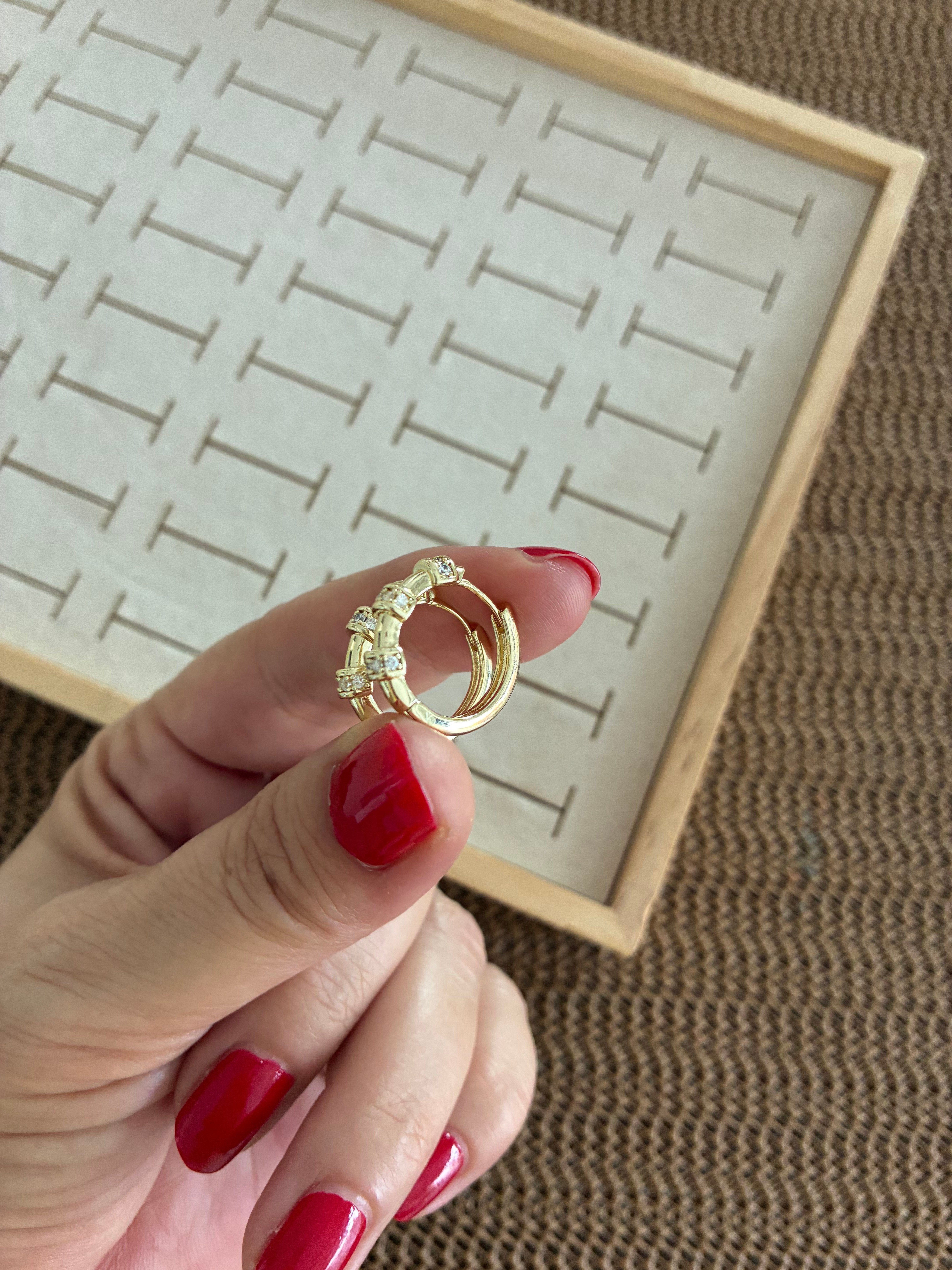 Vip Gold Zirkon Taşlı Biyeli Halka Küpe