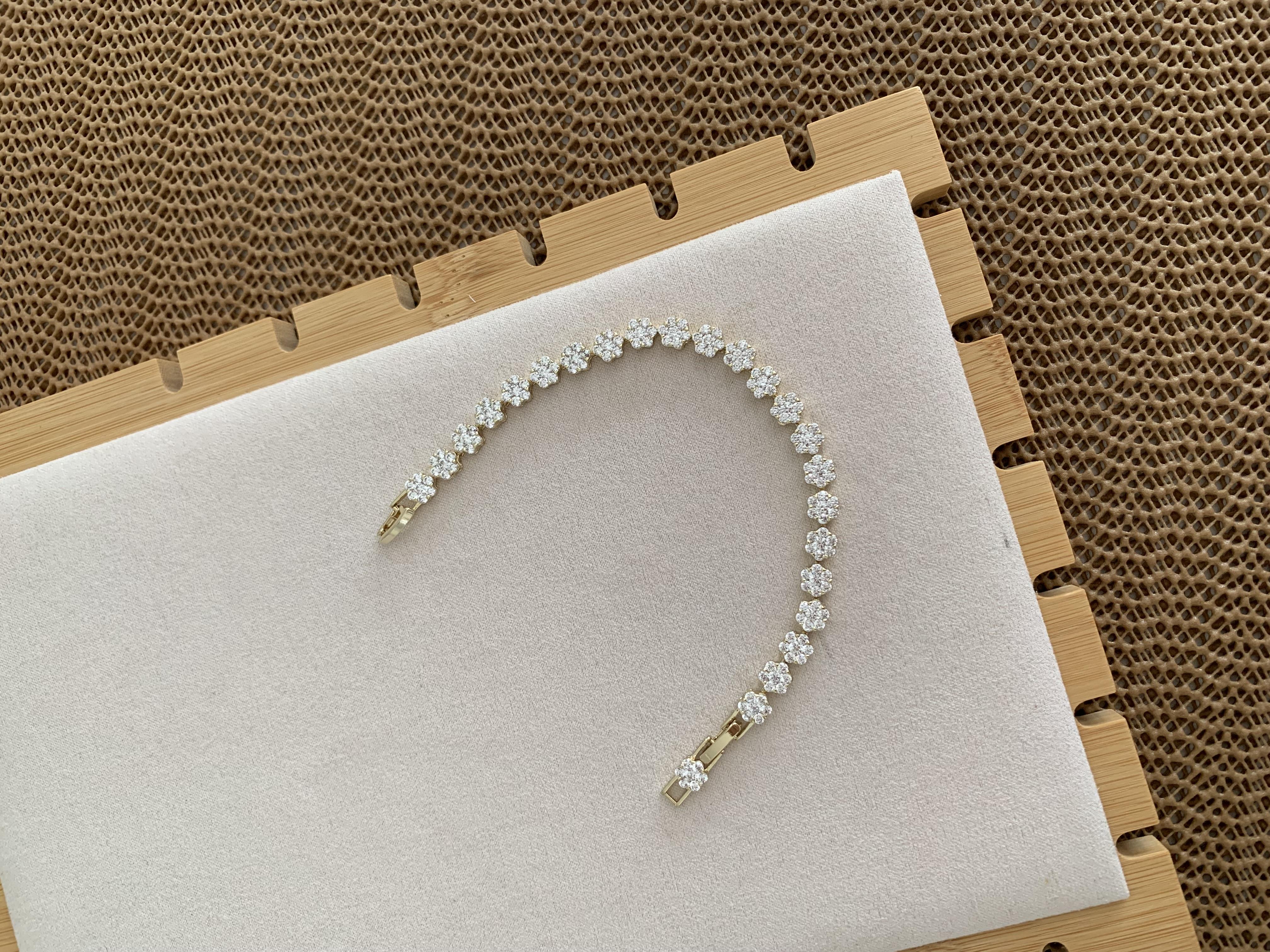 Vip Gold Zirkon Taşlı Çiçek Su Yolu Bileklik