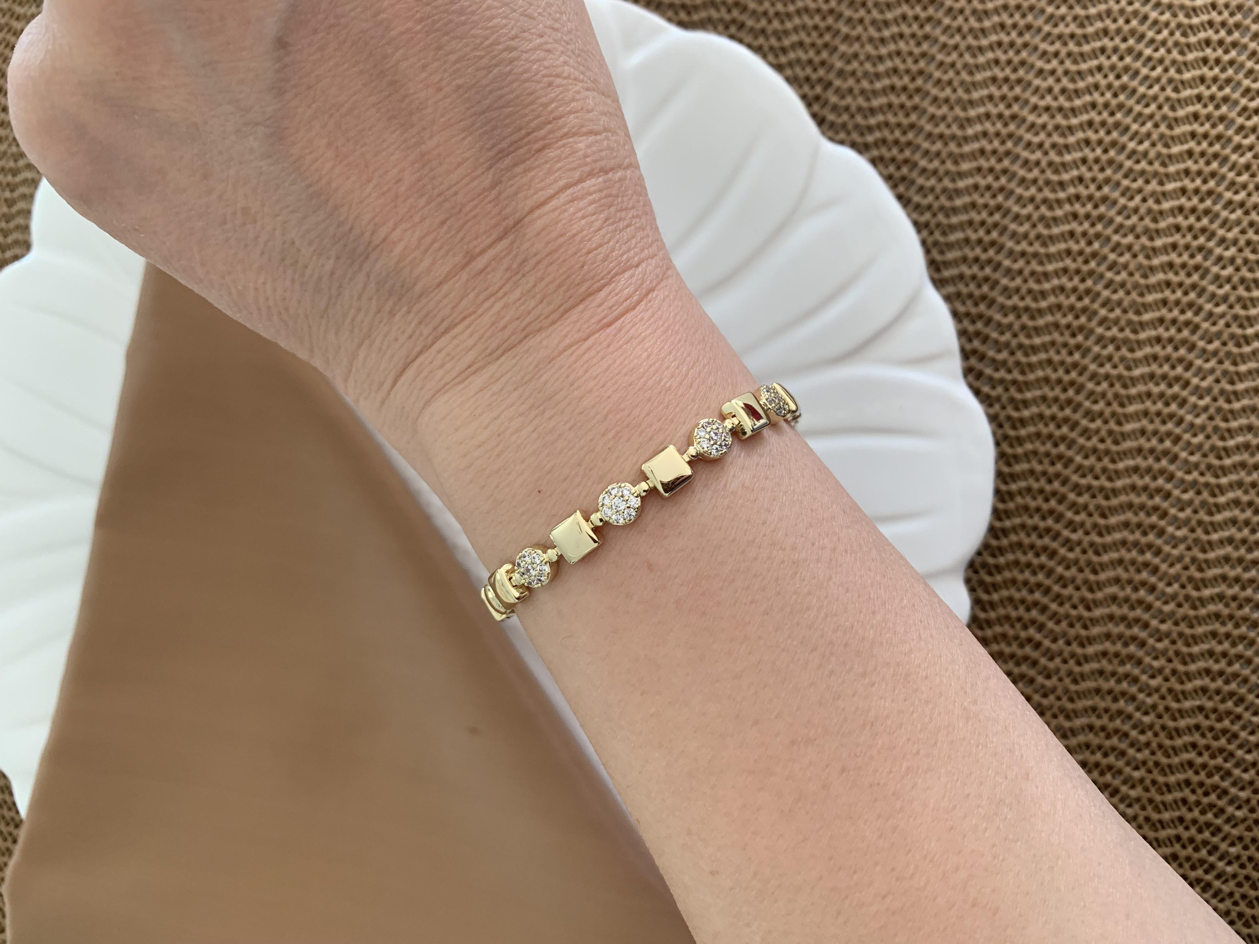 Vip Gold Zirkon Taşlı Daire Plaka Kare Detaylı Tasarım Bileklik