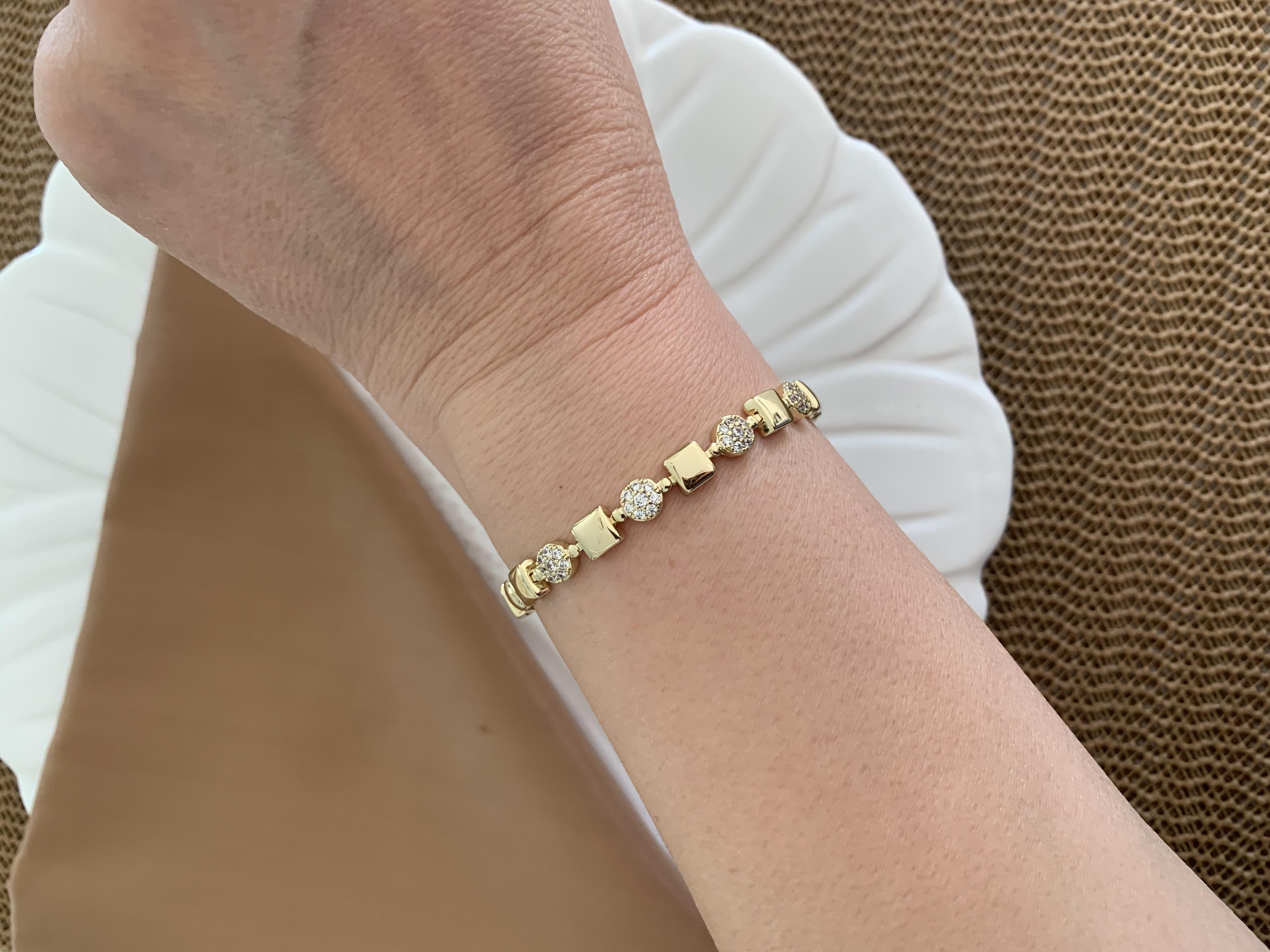 Vip Gold Zirkon Taşlı Daire Plaka Kare Detaylı Tasarım Bileklik