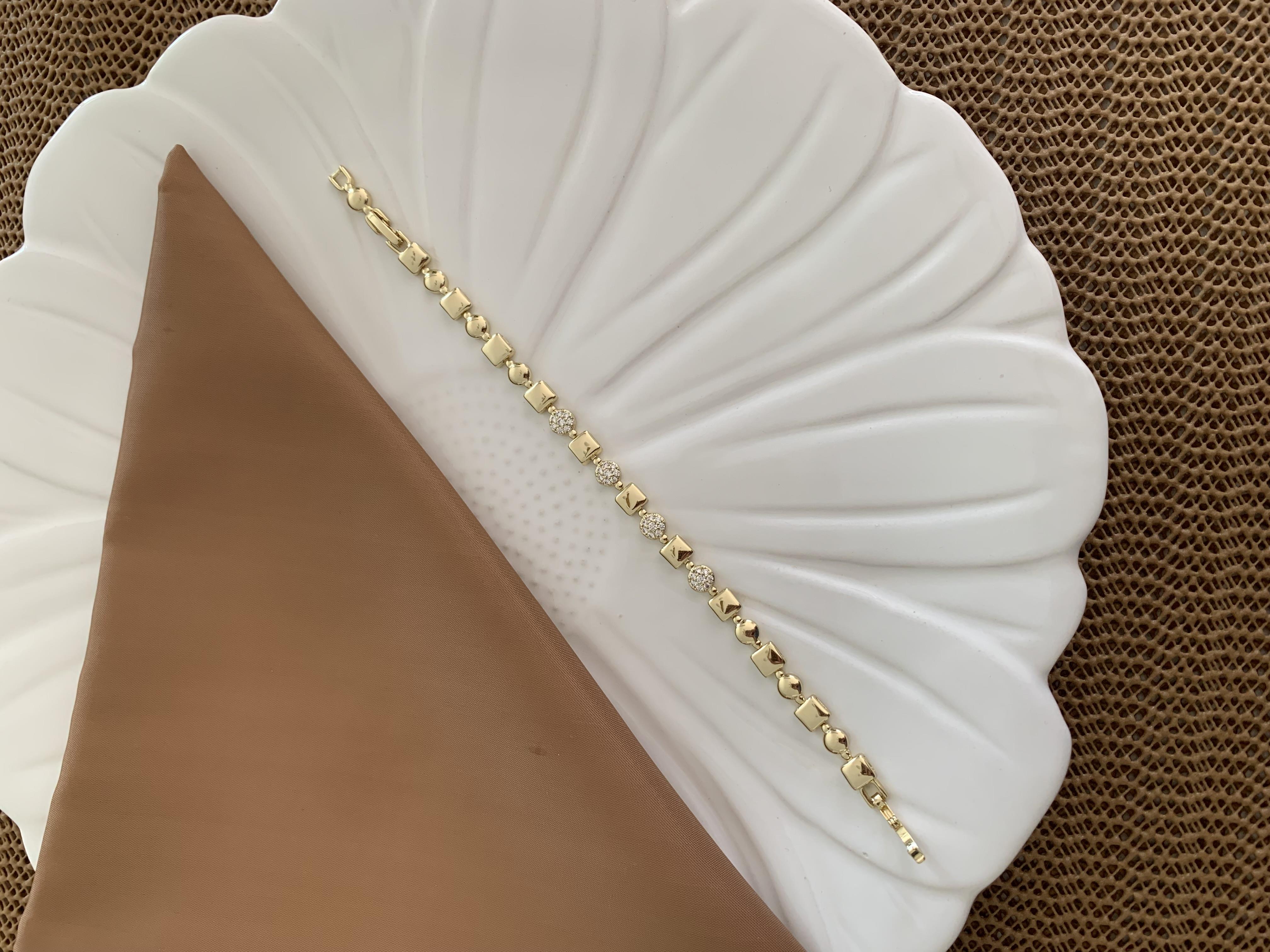 Vip Gold Zirkon Taşlı Daire Plaka Kare Detaylı Tasarım Bileklik