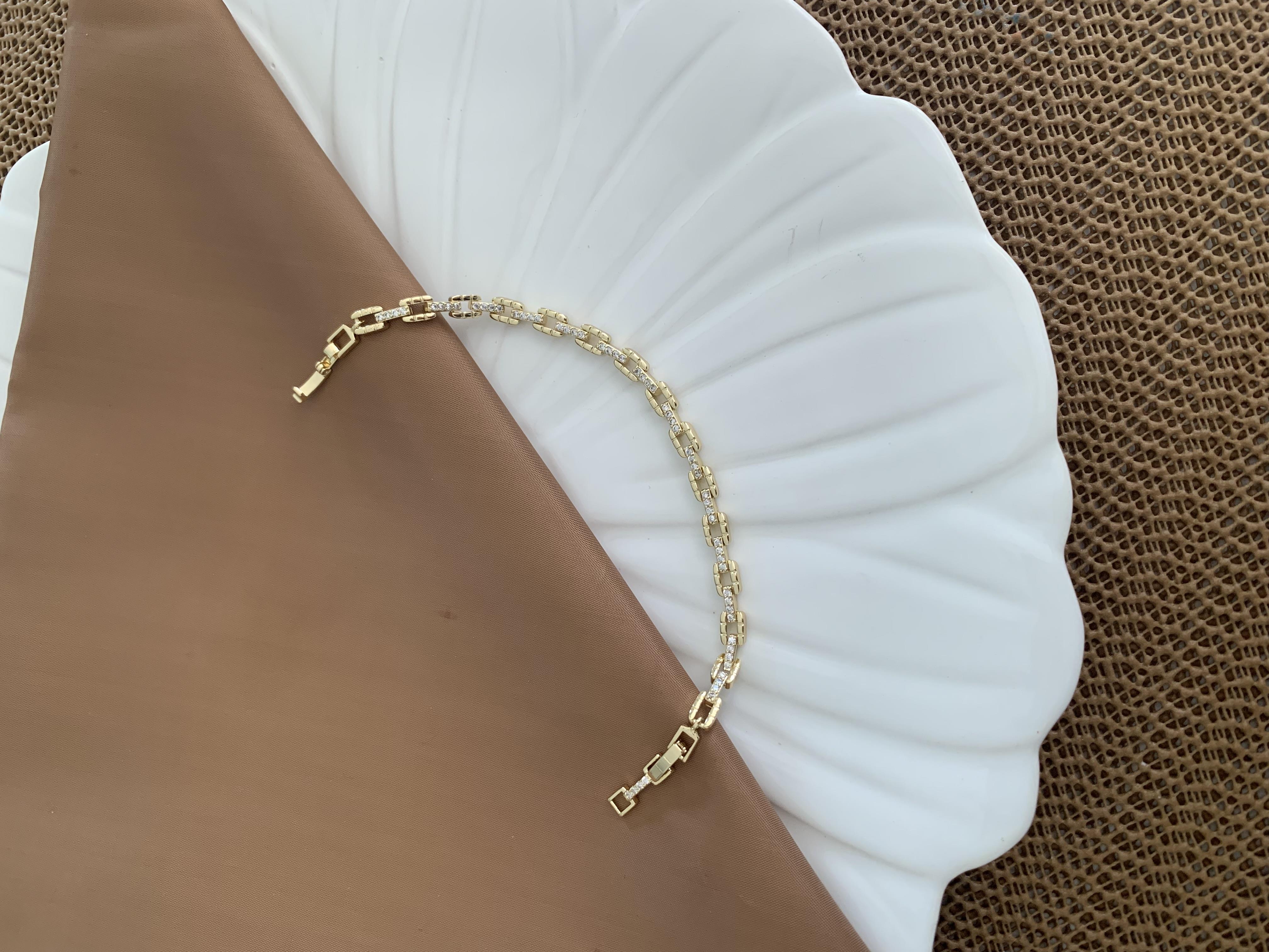 Vip Gold Zirkon Taşlı İç içe Geçme Badem Sıralı Bileklik