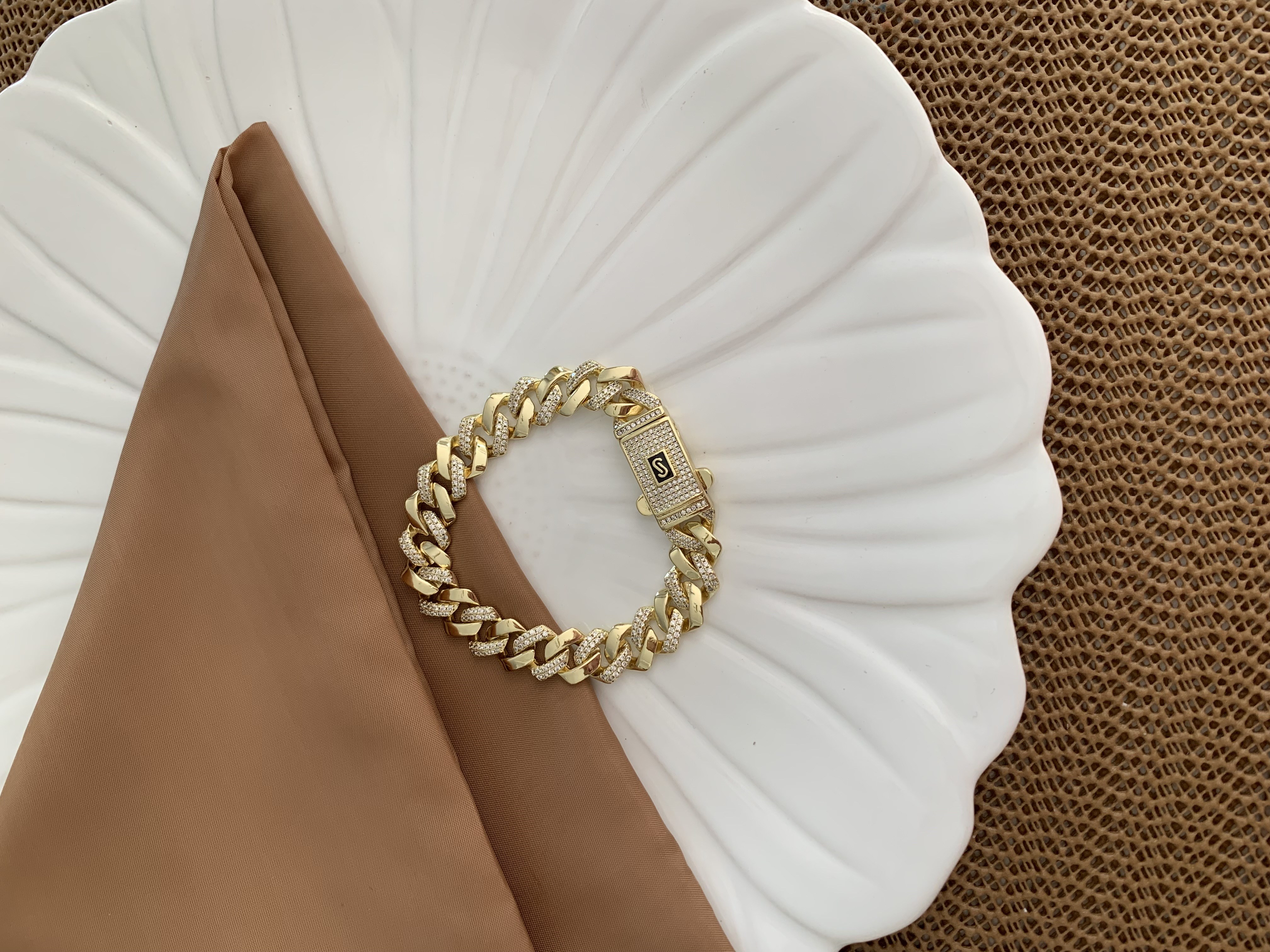 Vip Gold Zirkon Taşlı İç İçe Geçme Klasik Zincirli Gurmet Bileklik