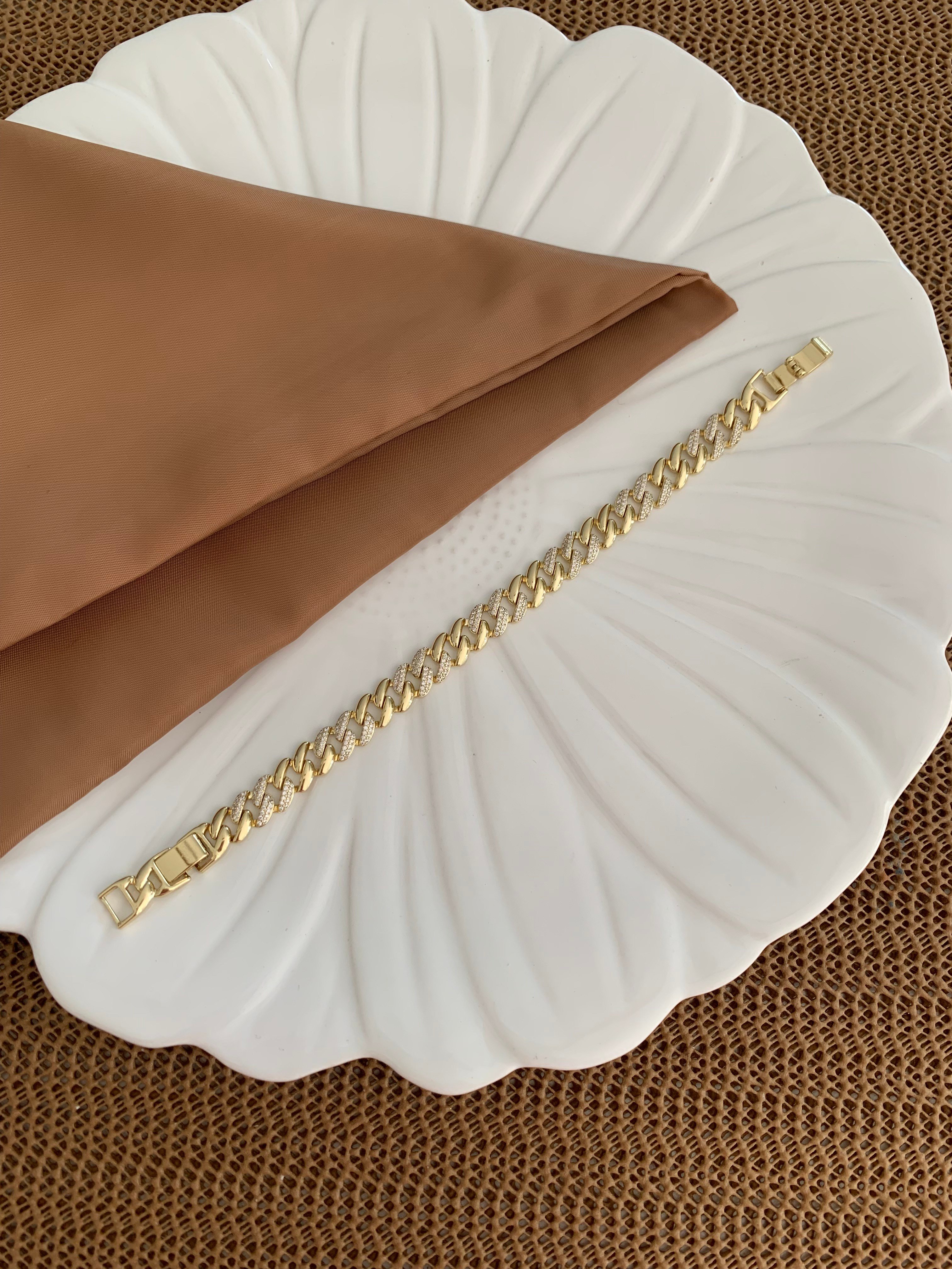 Vip Gold Zirkon Taşlı İç İçe Geçme Klasik Zincirli Bileklik