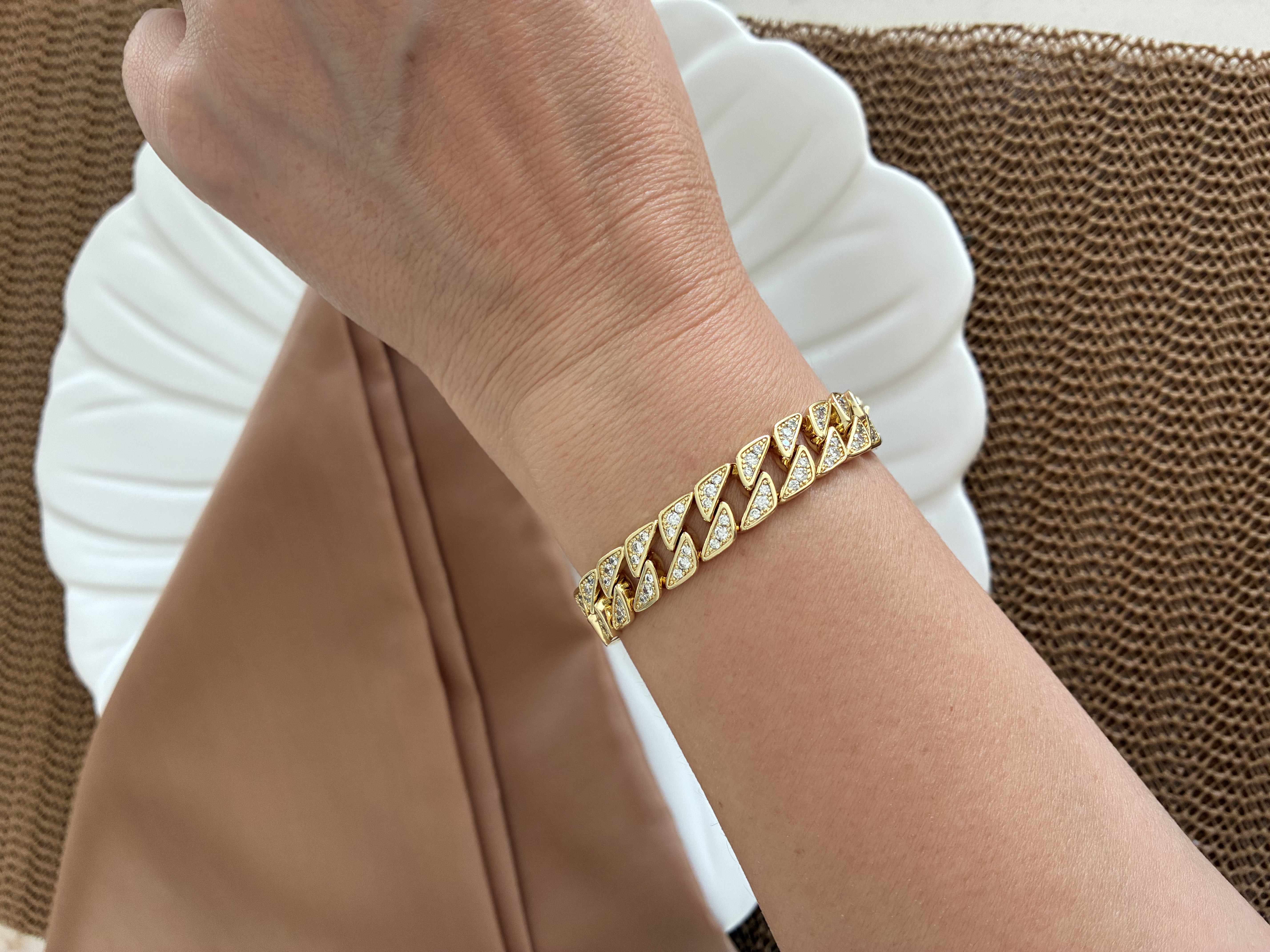 Vip Gold Zirkon Taşlı İki Sıra Üçgen Detaylı Bileklik