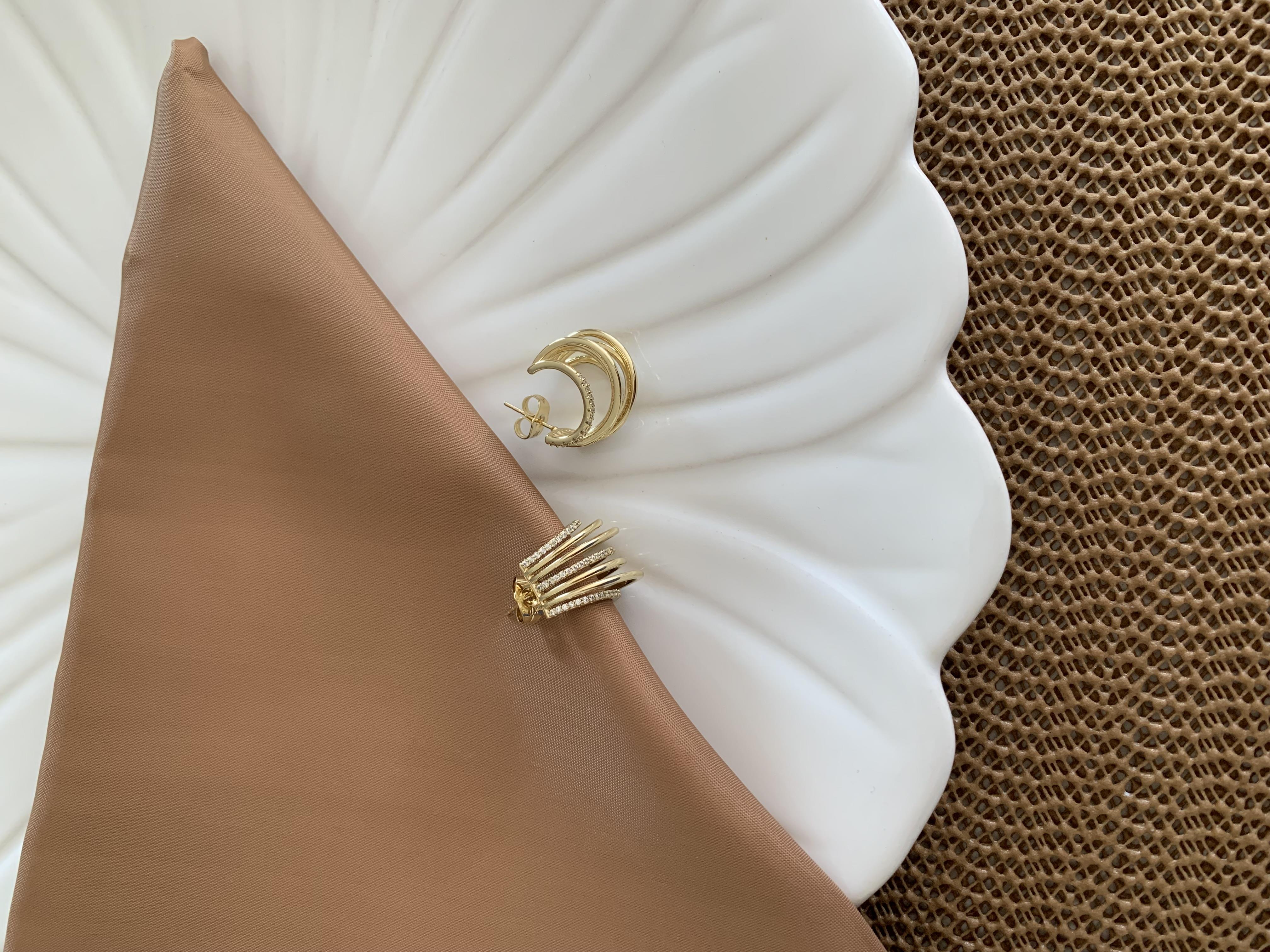 Vip Gold Zirkon Taşlı İnce Bombeli Tasarım Ay Küpe