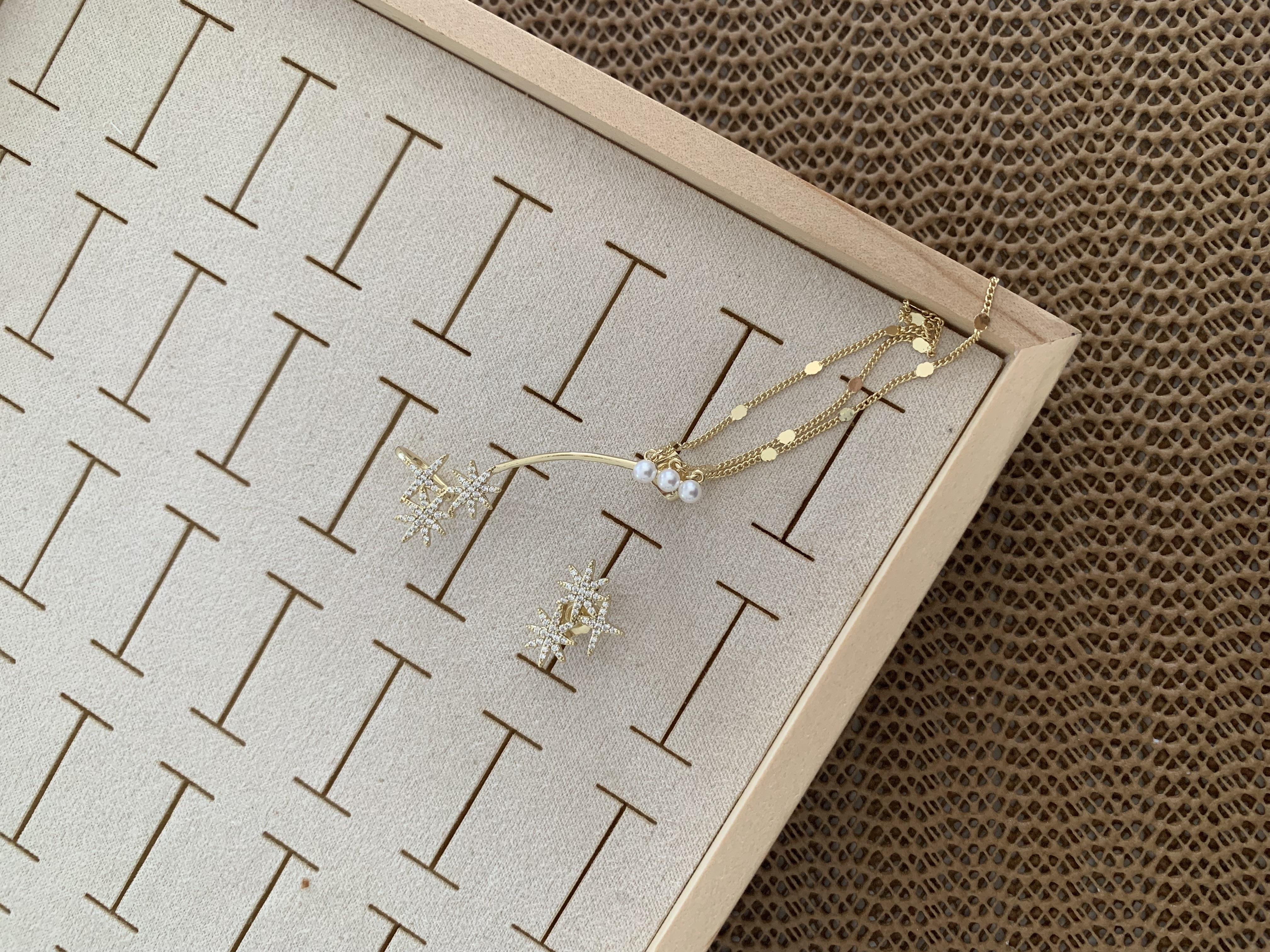 Vip Gold Zirkon Taşlı Kutup Yıldız  Sallantılı Kıkırdak Tasarım Küpe
