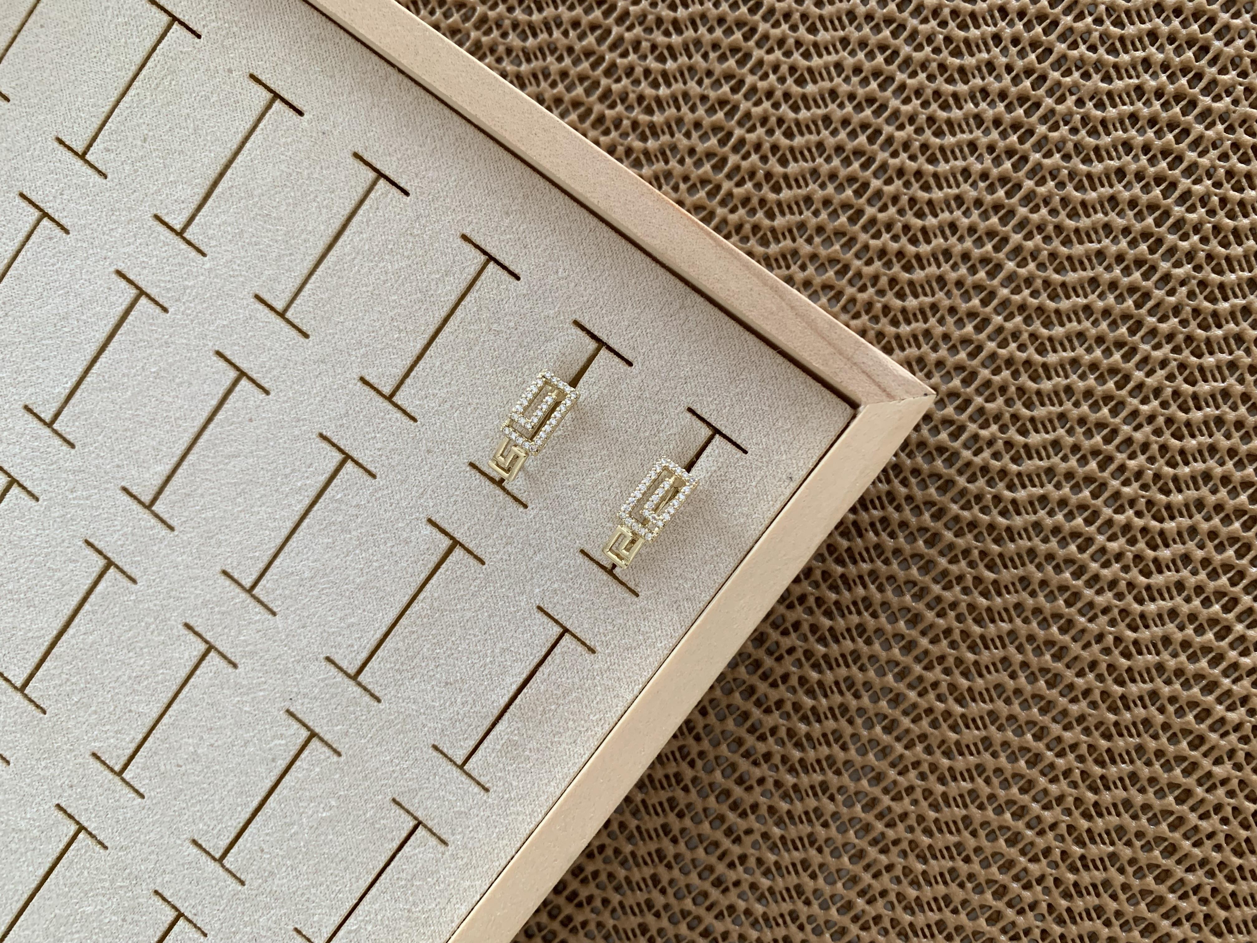 Vip Gold Zirkon Taşlı Marka U Küpe