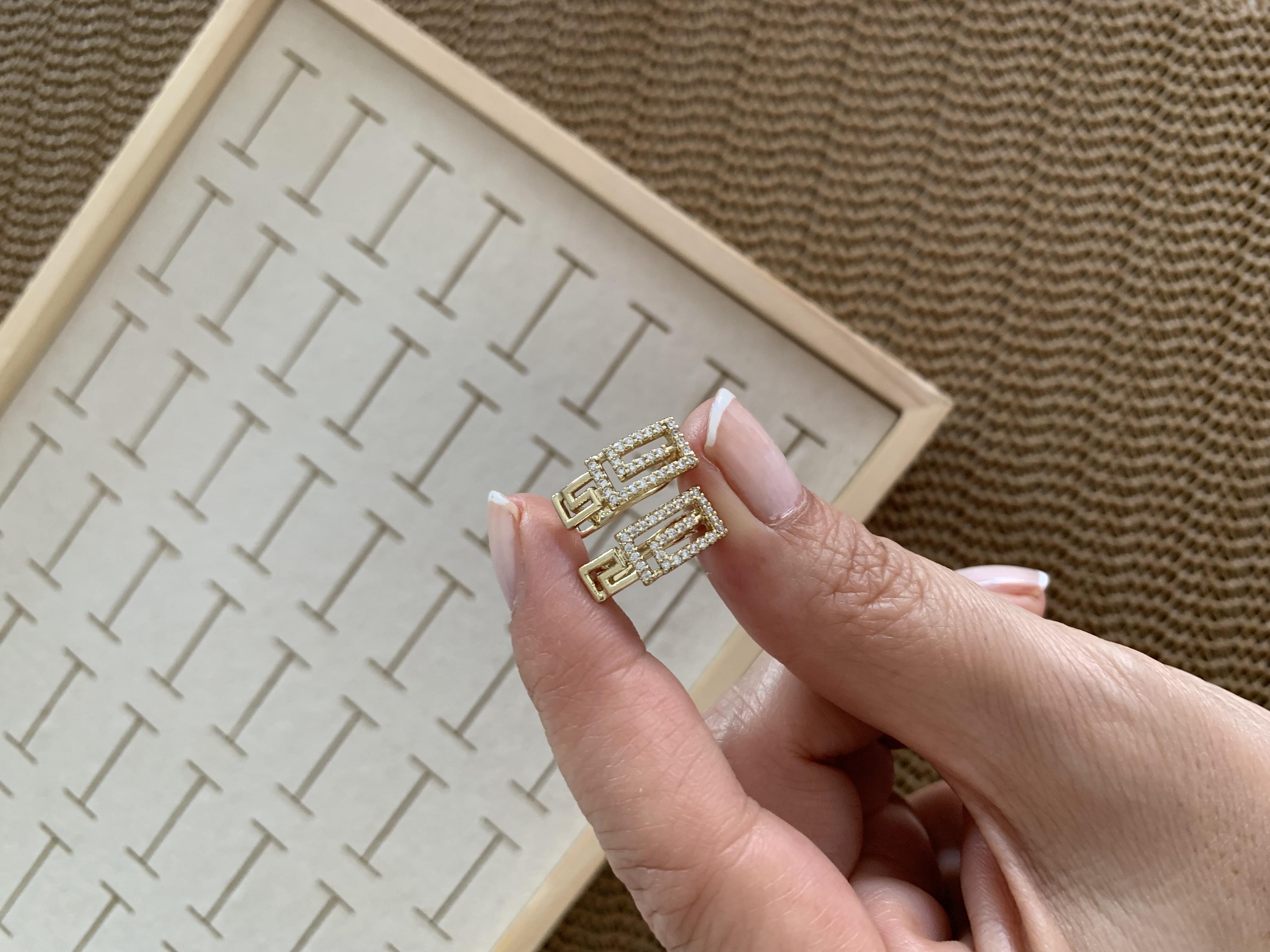 Vip Gold Zirkon Taşlı Marka U Küpe