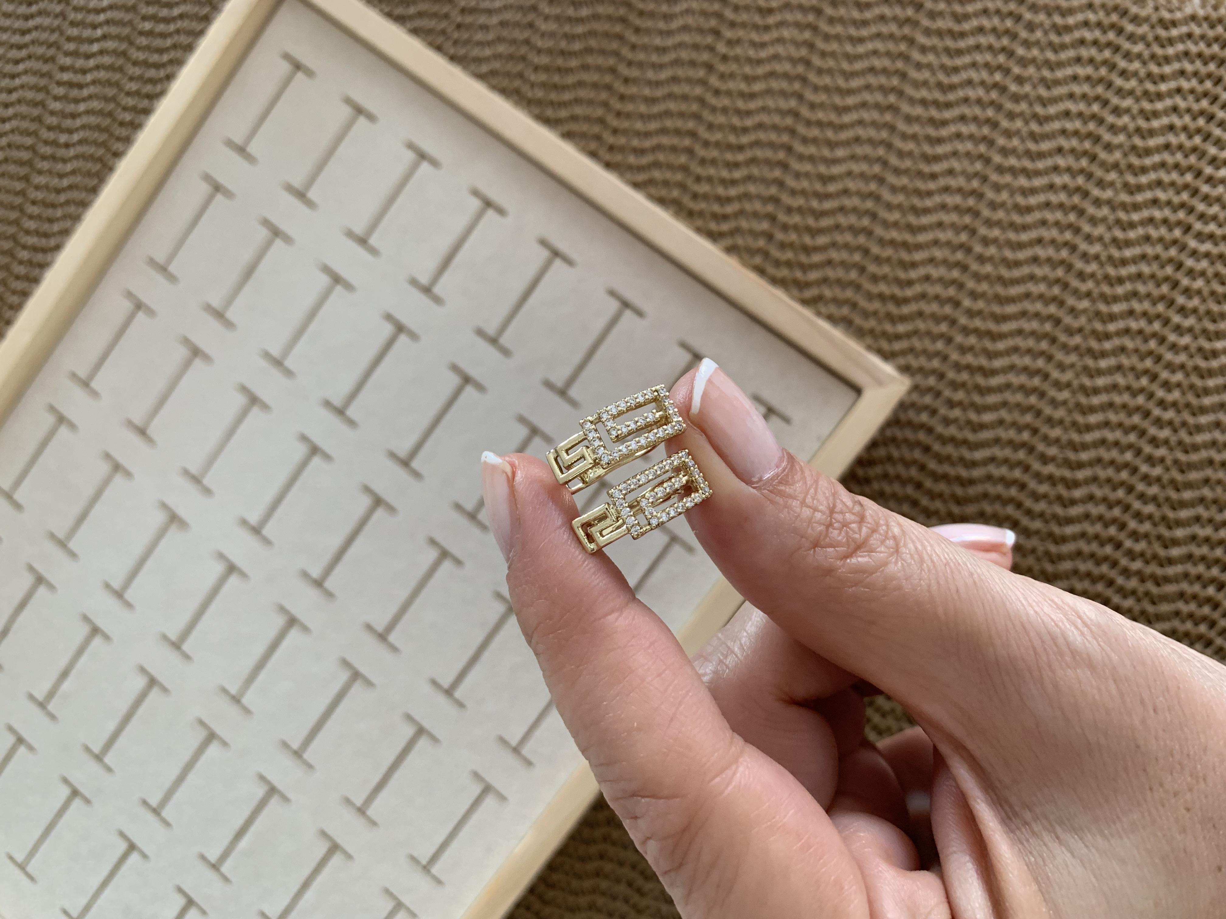Vip Gold Zirkon Taşlı Marka U Küpe