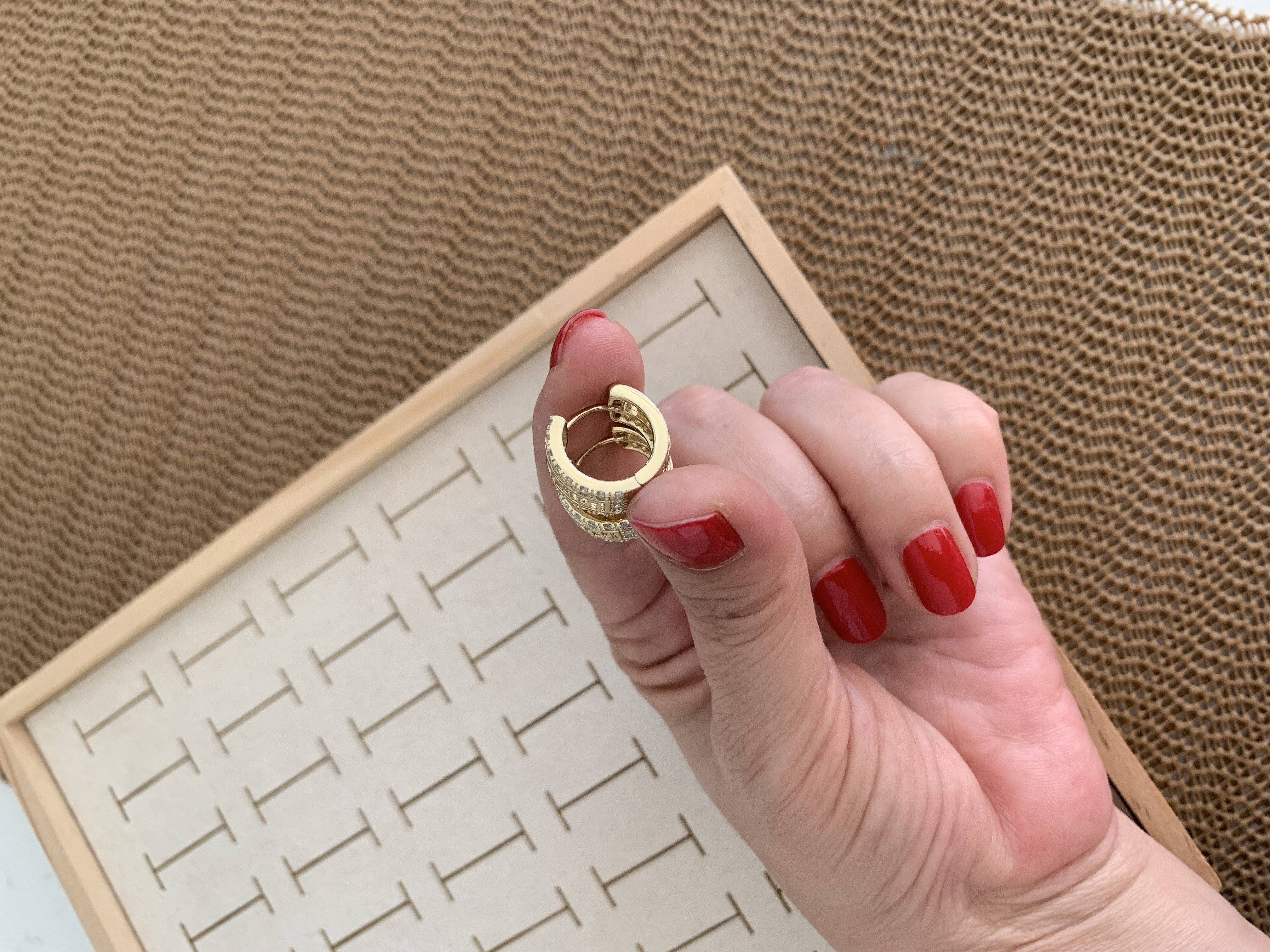Vip Gold Zirkon Taşlı Ortası S Sıralı Halka Küpe