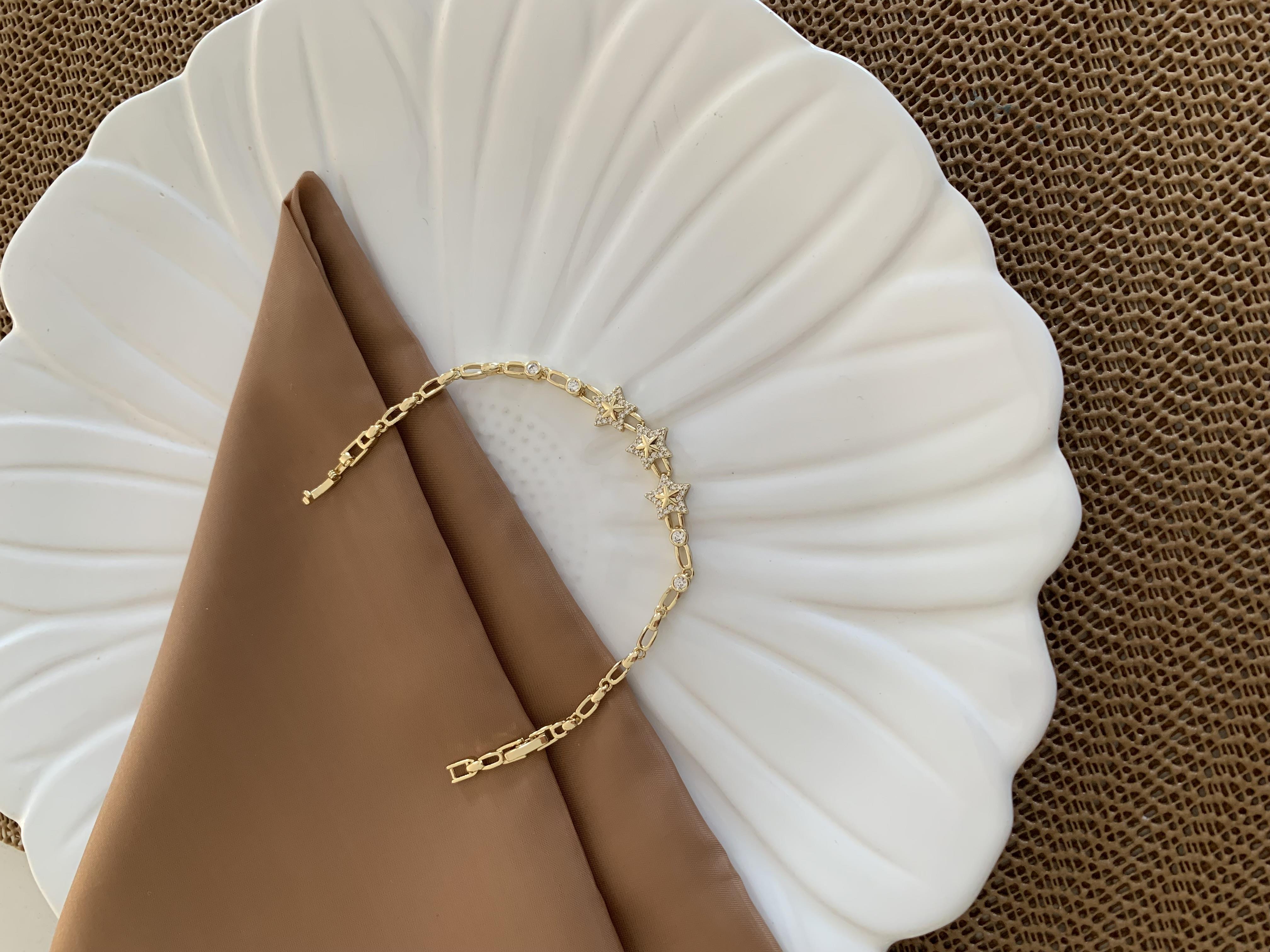 Vip Gold Zirkon Taşlı Ortası Üç Yıldız Bileklik