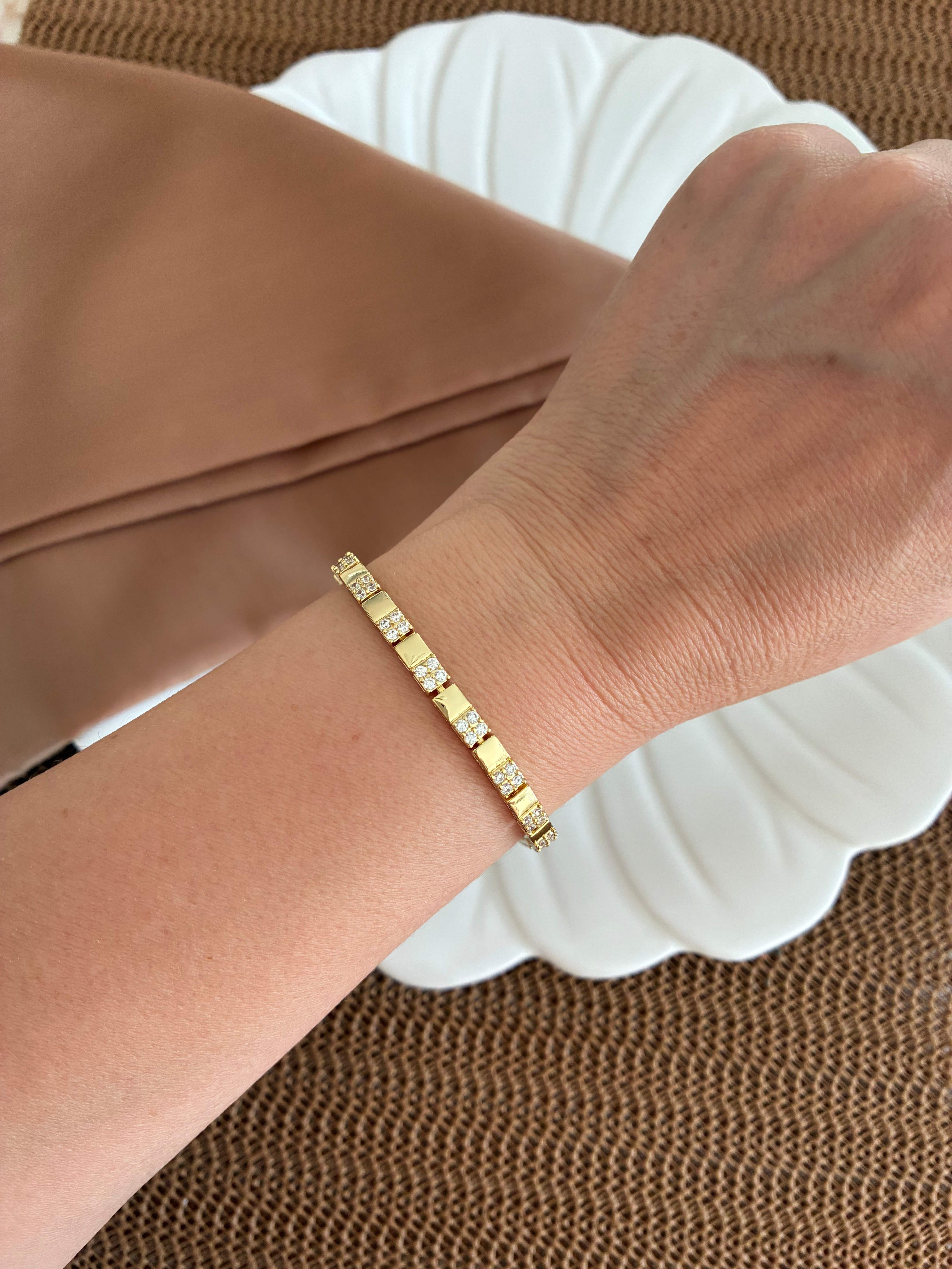 Vip Gold Zirkon Taşlı Plaka Küçük Kare Sıralı Bileklik