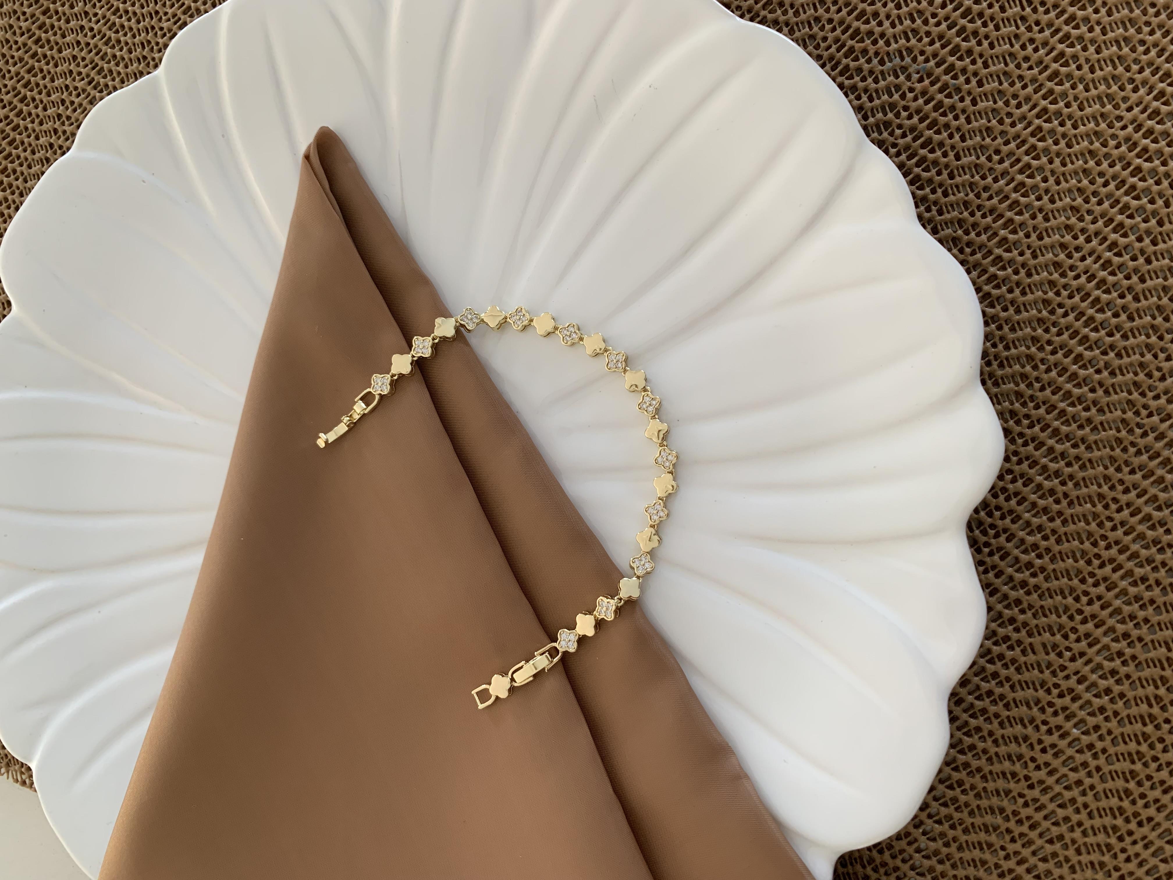 Vip Gold Zirkon Taşlı Plaka Yonca Sıralı Bileklik
