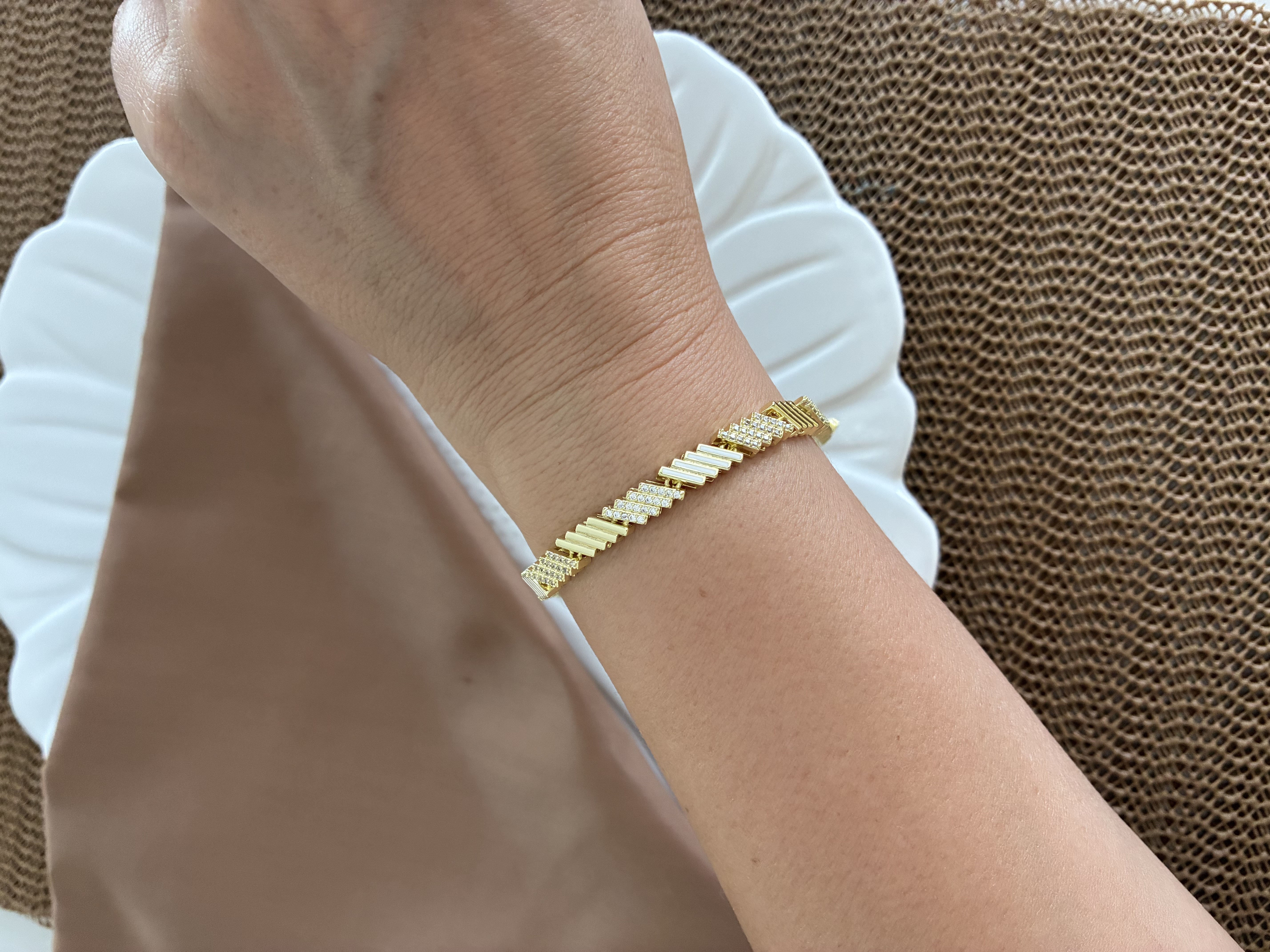 Vip Gold Zirkon Taşlı Zikzak Desenli Bileklik
