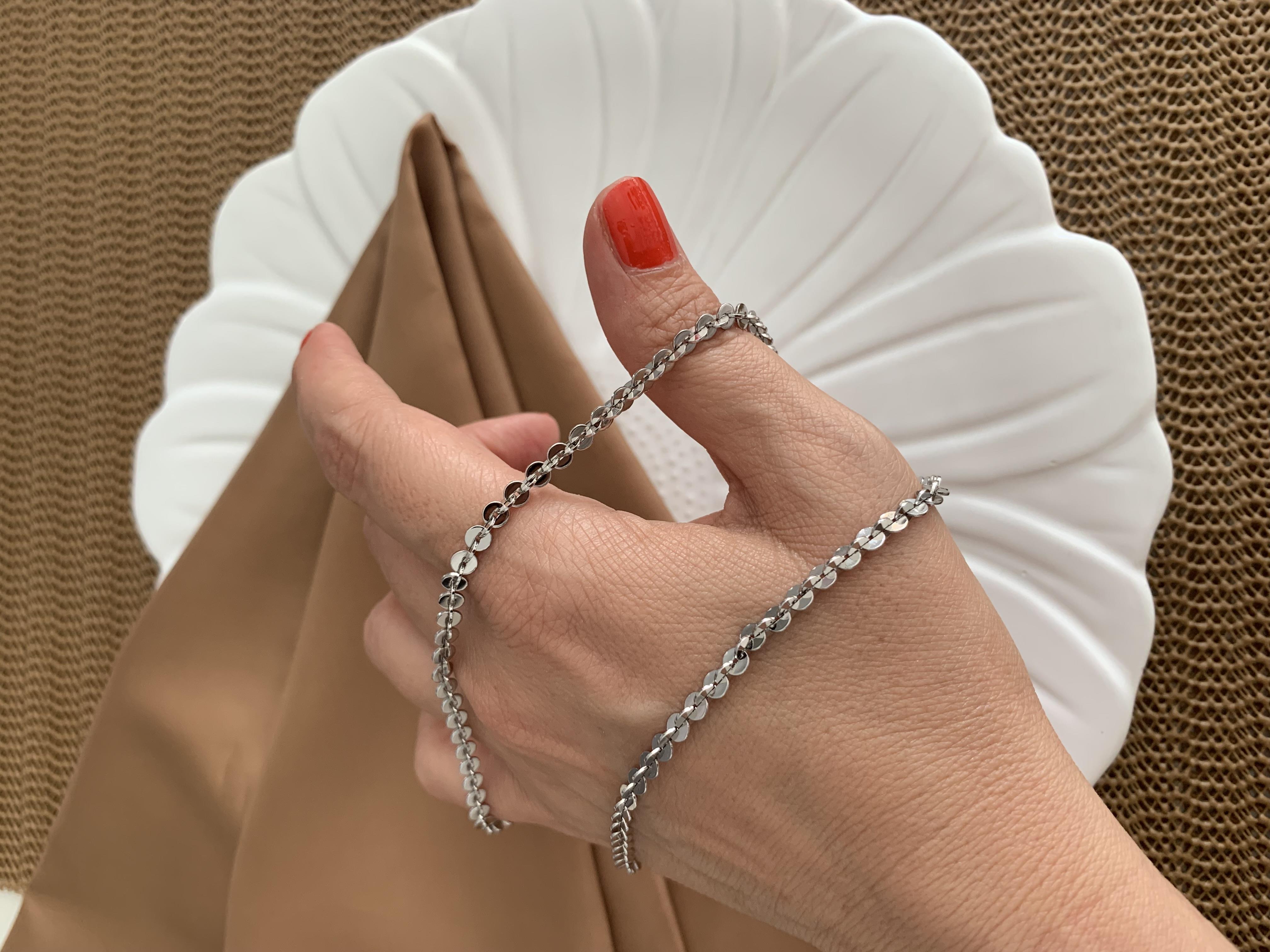 Vip 49 Cm Gümüş İç İçe Geçme Pul Sıralı Kolye