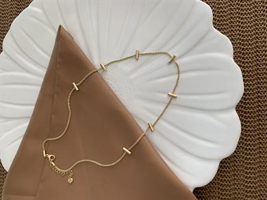 Çelik Gold İnce Hasır Zincirli Plaka Çubuk Sıralı Kolye