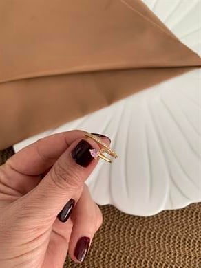 Özel Seri Baget Taşlı Pembe Üçgen Yüzük