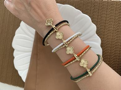 Özel Seri Deri Detaylı Yonca Sallantılı Bileklik