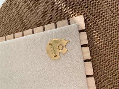 Özel Seri Gold Plaka Küçük Suret Figürlü Broş