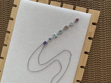 Özel Seri Gümüş Renkli Taş Sıralı  Y Kolye 