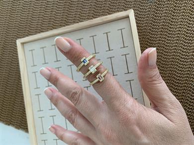 Özel Seri Zirkon Taşlı İki Sıra Baget Tek Taş Yüzük