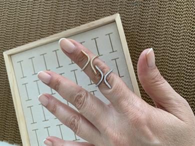 Özel Seri Zirkon Taşlı S Tasarım Yüzük