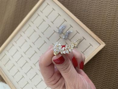 Vip Baget Taşlı Yaprak Tasarım Küpe