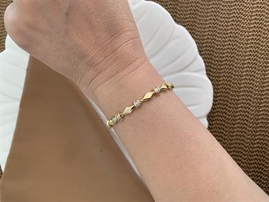 Vip Gold Baget Taşlı Biyeli Plaka Üçgen Detaylı Tasarım Bileklik
