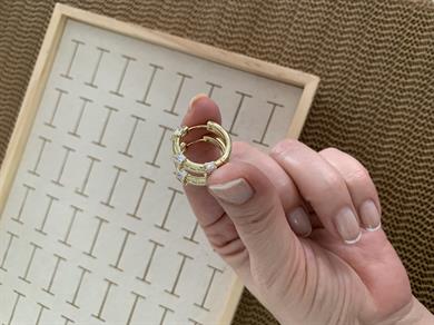 Vip Gold Baget Taşlı Büyük Biyeli Küpe