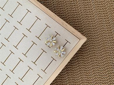 Vip Gold Baget Taşlı Çiçek Tasarım Küpe