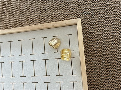 Vip Gold Çizgili Bombeli Midye Küpe