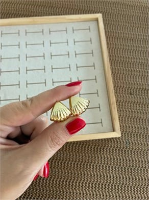 Vip Gold Çizgili Bombeli Midye Küpe