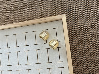 Vip Gold Çizgili Bombeli Midye Küpe