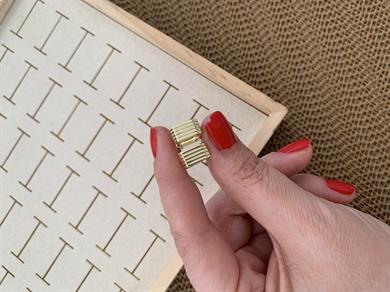 Vip Gold Çizgili Mini Kare Küpe