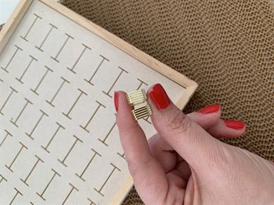 Vip Gold Çizgili Mini Kare Küpe