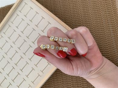 Vip Gold Kare Baget Taş Salllantılı Tasarım Küpe