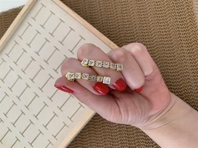 Vip Gold Kare Baget Taş Salllantılı Tasarım Küpe
