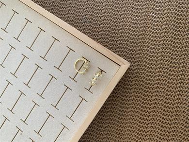 Vip Gold Kıvrımlı Zirkon Taşlı Halka Küpe