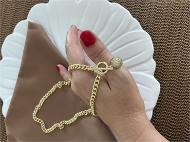 Vip Gold Klasik Zincir Zirkon Taşlı Daire Kilit Uçlu Kolye