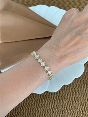 Vip Gold  Komple GömmeTaşlı Yonca Sıralı Bileklik