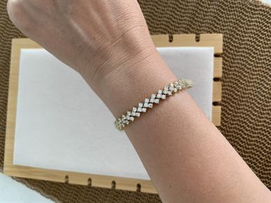 Vip Gold Komple Zirkon Taşlı Mini V Sıralı Tasarım Bileklik 