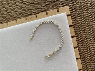 Vip Gold Komple Zirkon Taşlı Mini V Sıralı Tasarım Bileklik 