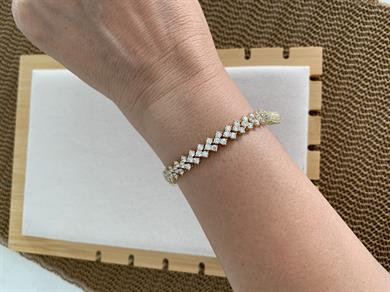 Vip Gold Komple Zirkon Taşlı Mini V Sıralı Tasarım Bileklik 