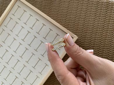 Vip Gold  Ortası Gömme Tek Taş Sıralı  U Küpe