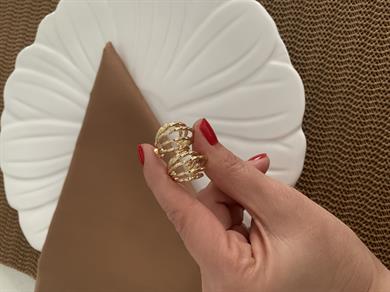 Vip Gold Pırıltılı İnce Bombeli Tasarım Ay Küpe